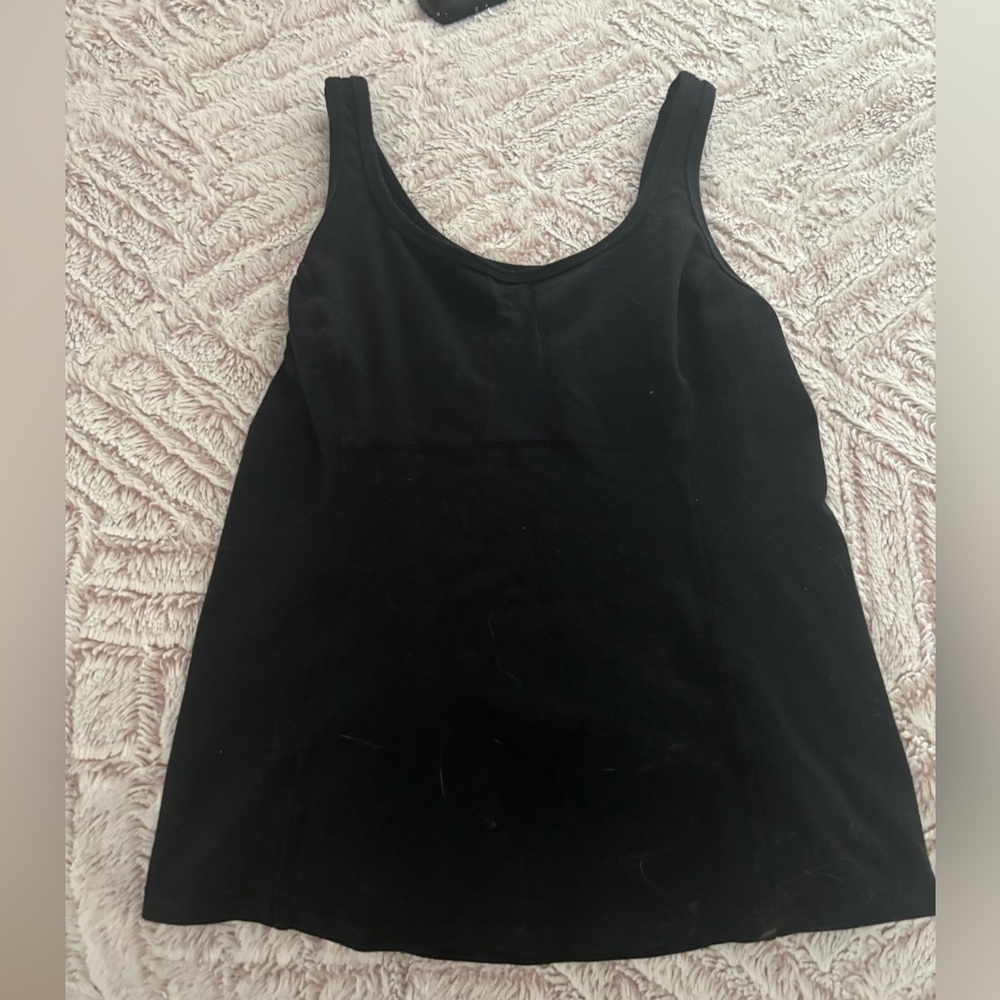 Great condition! Size 6/8 lululemon tank!